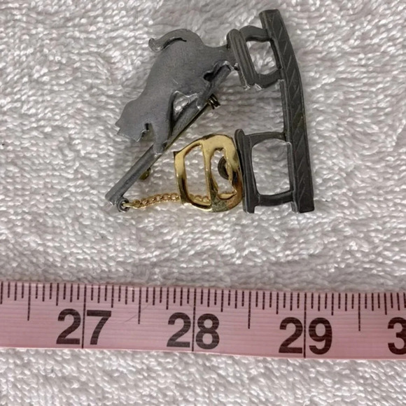 Vintage Grey Metal With Gold Accents Fishing Cat Pin  Brooch - Picture 8 of 9